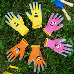 Joottuan kids gardening gloves in-use image show versatile play and gardening use.