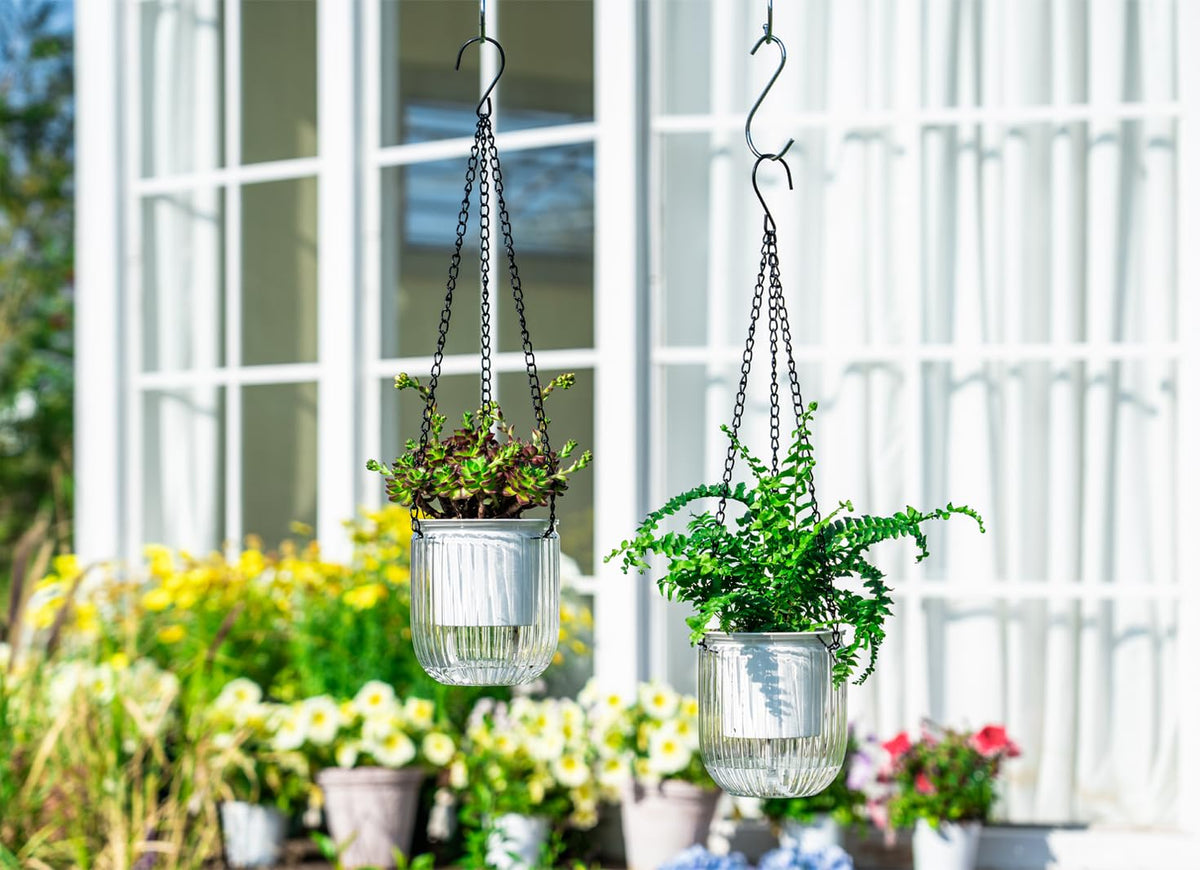 Josteve hanging planter with chains and wick supports consistent moisture.