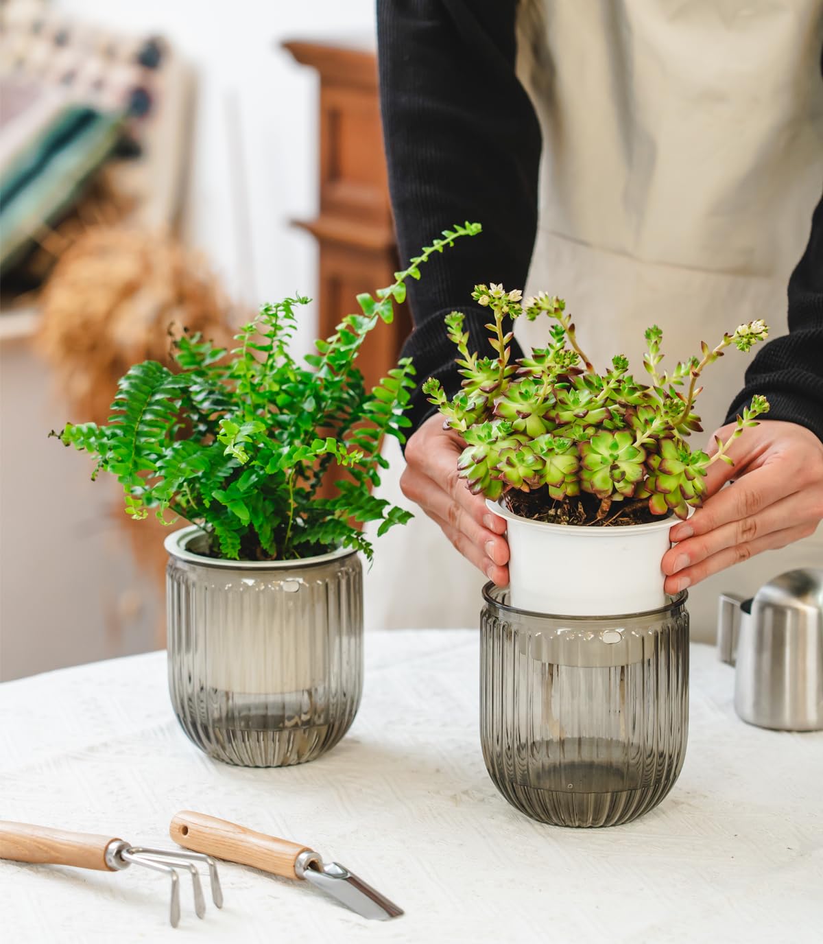 Josteve inner-outer pot with wick system feeds plants between waterings.