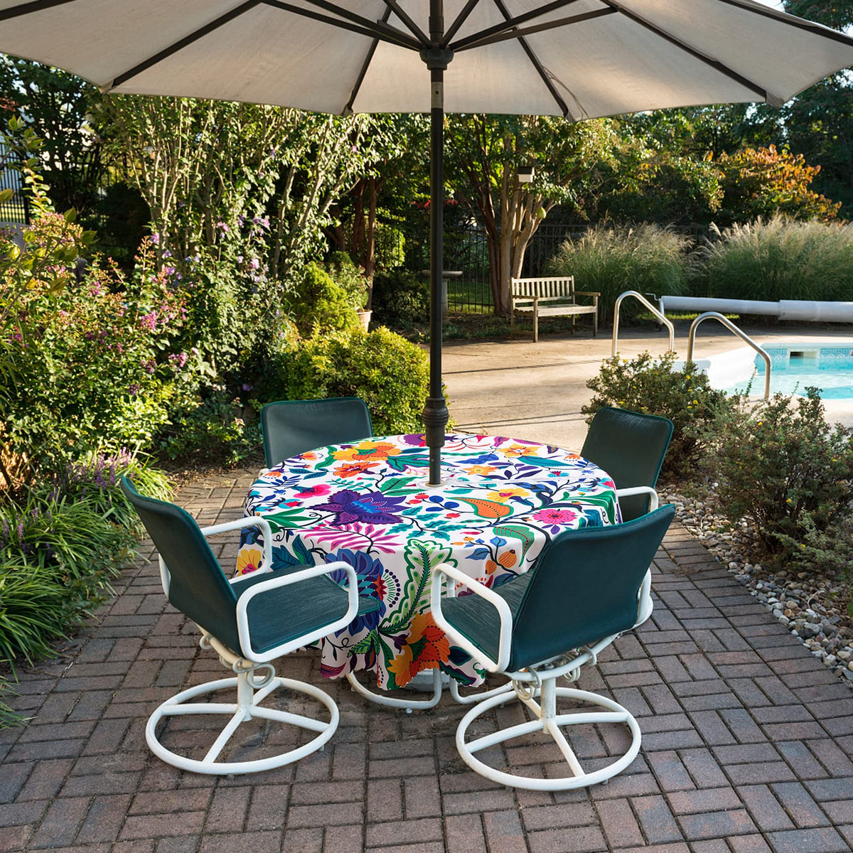 Joybest easy-clean feature with stain and wrinkle resistance for busy outdoors.