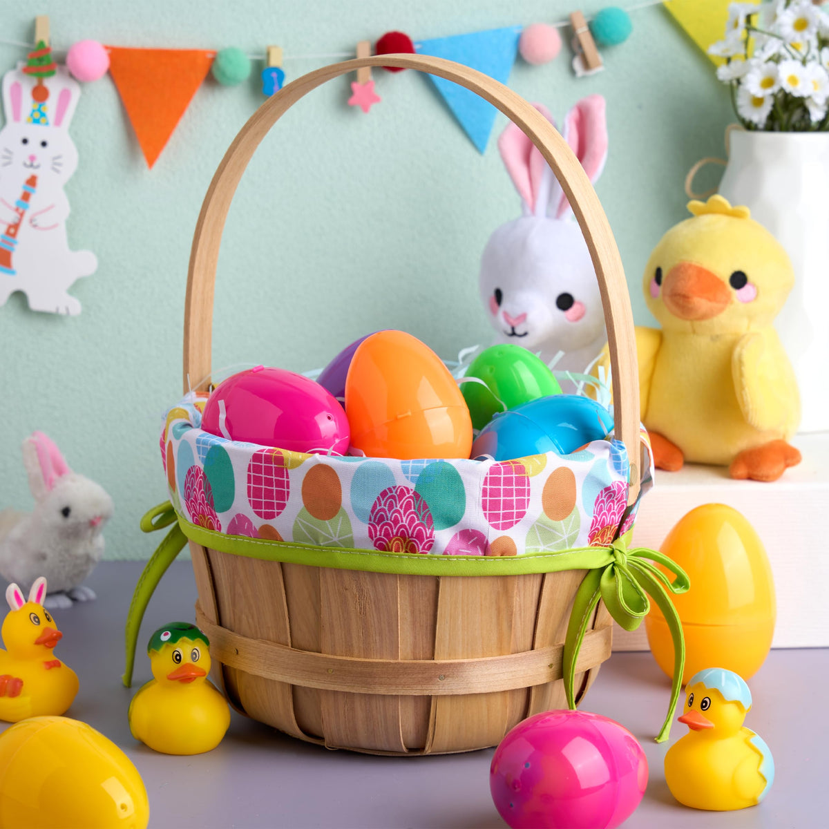 JOYIN picnic and treats basket blends practicality with festive flair.