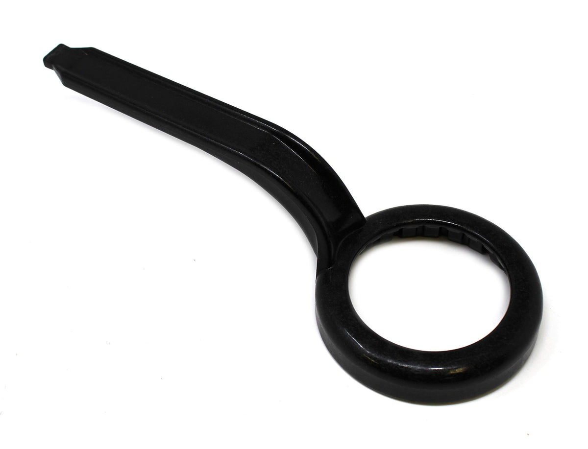 JSP Manufacturing wrench demonstrates fit with Rieke caps for secure tightening