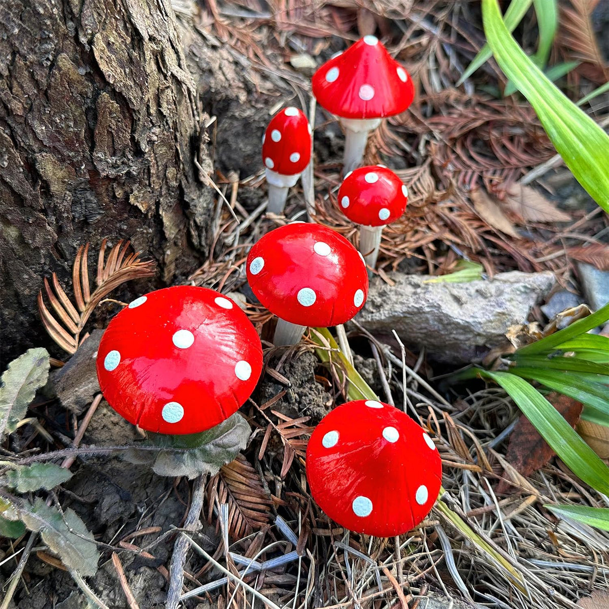 Juegoal hand-painted resin mushrooms with detailed craftsmanship.