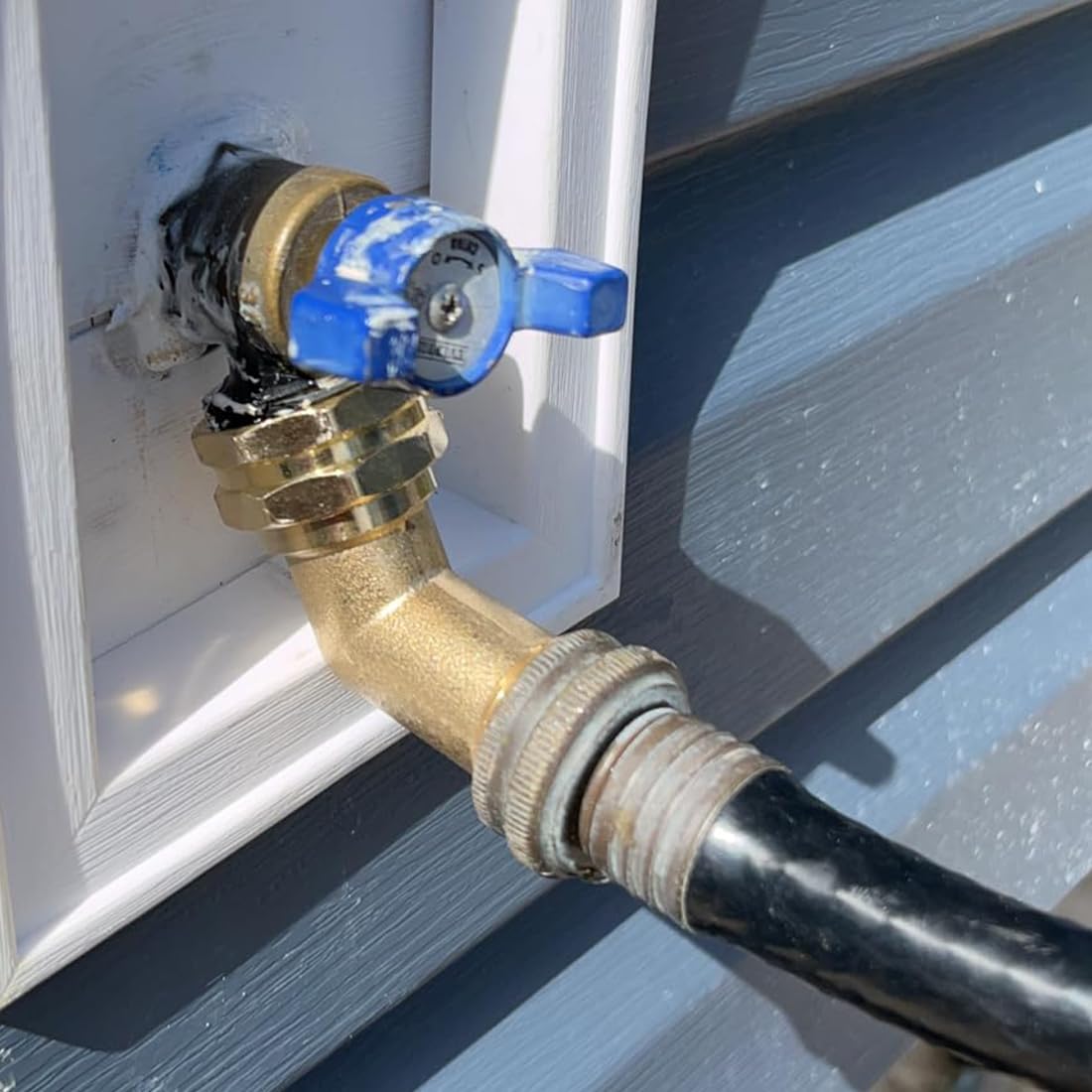 JUNHOME durable brass construction stands up to outdoor use