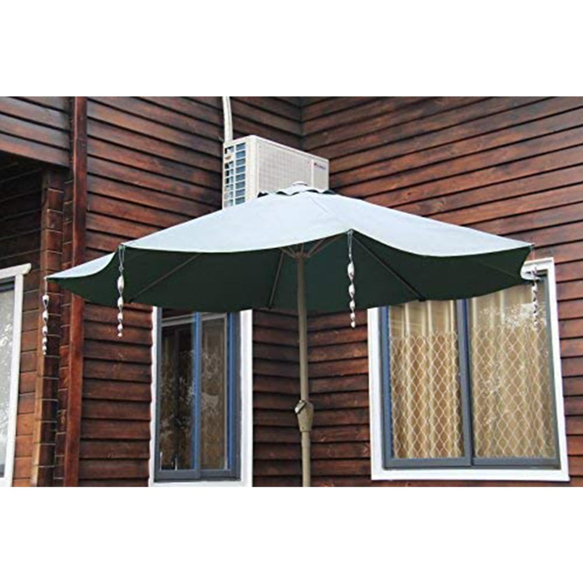 JUNIQUTE outdoor deterrent rods protect garden and pool areas with reflective motion