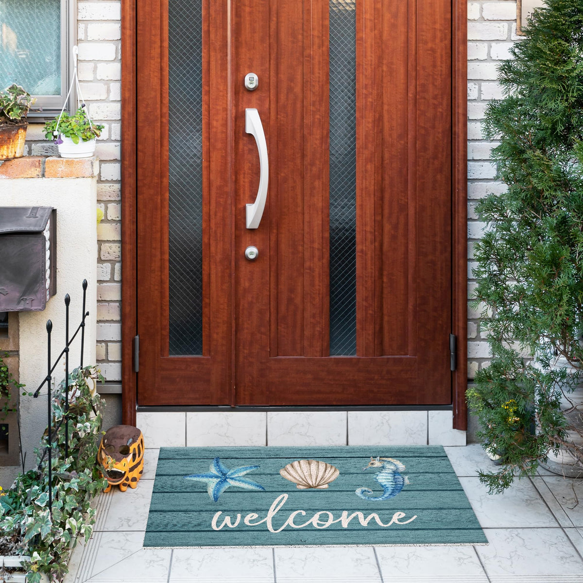 Jvpke Beach Welcome Mat close-up reveals durable PVC texture that traps moisture.