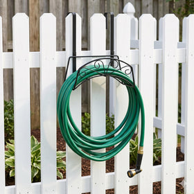 Kaileyouxiangongsi outdoor hose storage organizes hoses and cords.