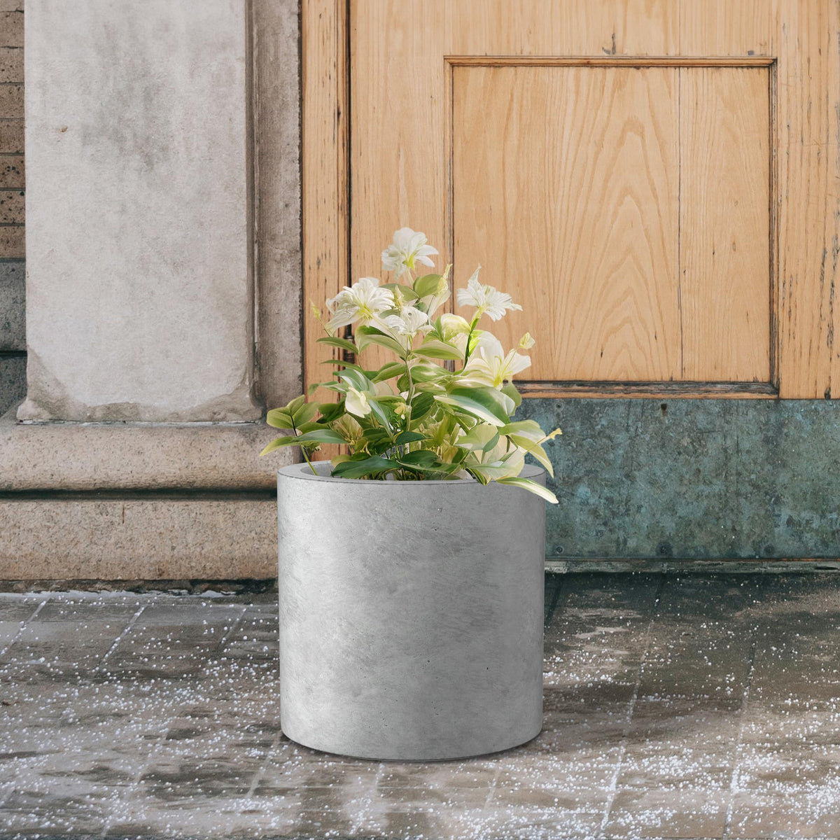 Kante planter with drainage hole and rubber plug for versatility.