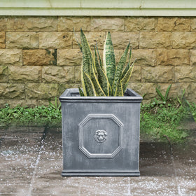 Kante English-style square planter complements entryways and garden patios