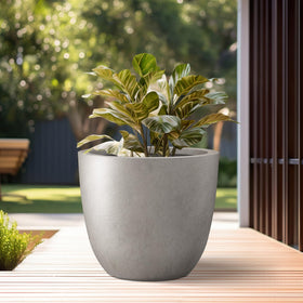 Kante indoor-outdoor planter setup suitable for patios, steps, or living areas