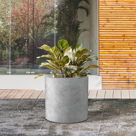 Kante durable outdoor-ready planter withstands weather and temperature changes.