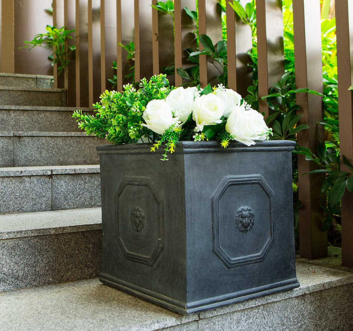 Kante planter drainage hole with rubber plug enables indoor or outdoor use