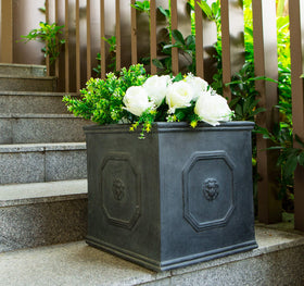Kante planter drainage hole with rubber plug enables indoor or outdoor use