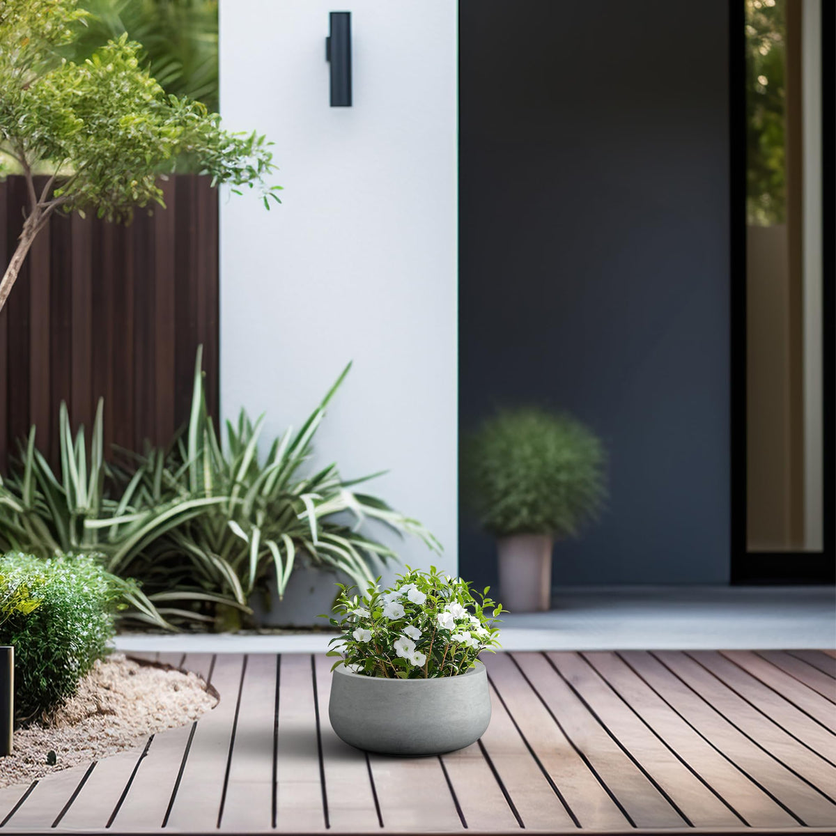 Kante curved planter features visible pores for tactile appeal.