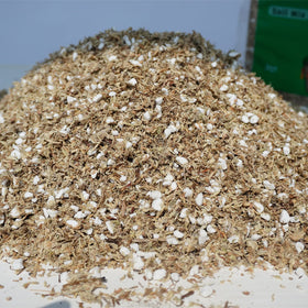 Kapecute peat moss chips provide moisture retention for humidity-loving plants.