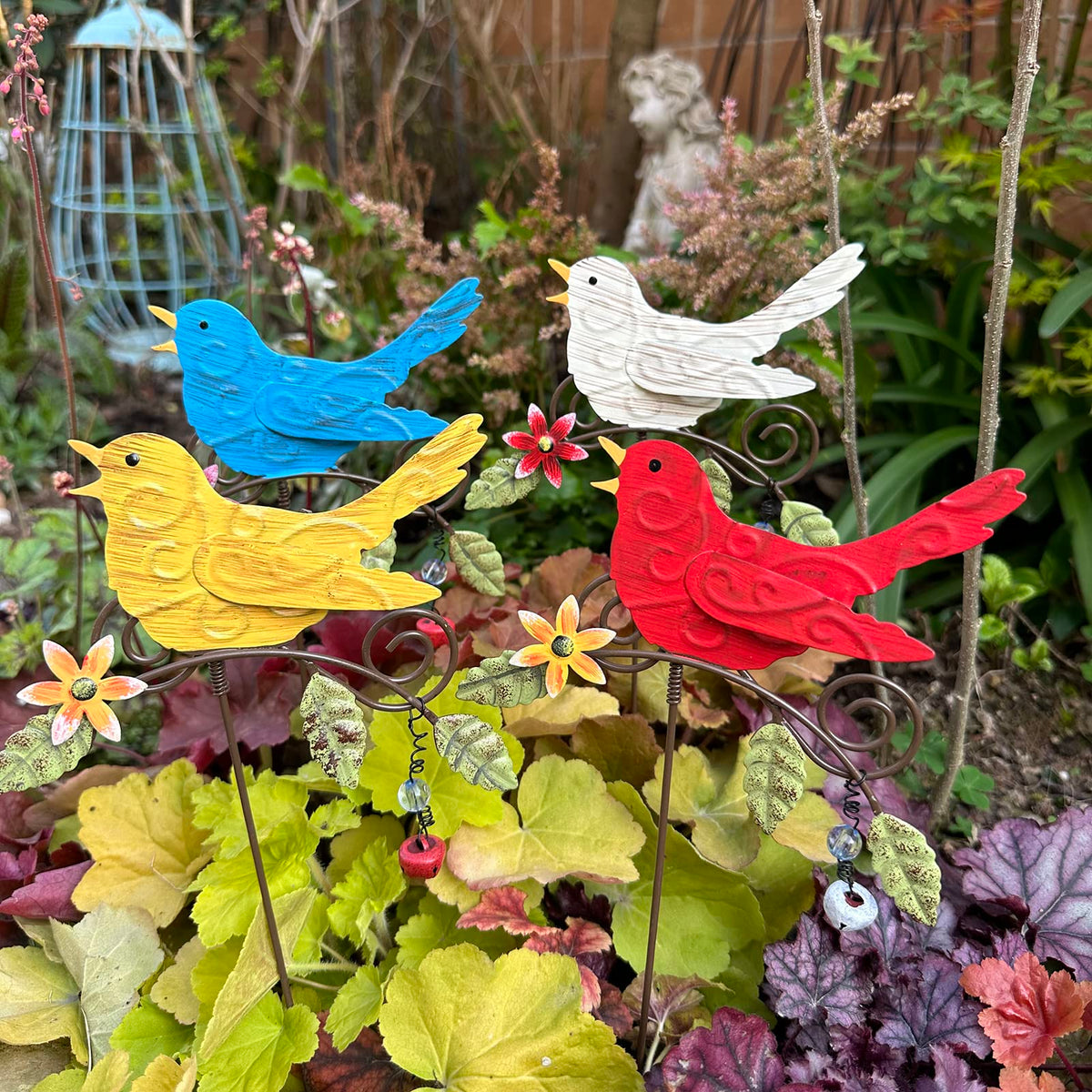 KEDONCHEN metal yard art featuring spring-connected birds swaying in the breeze.