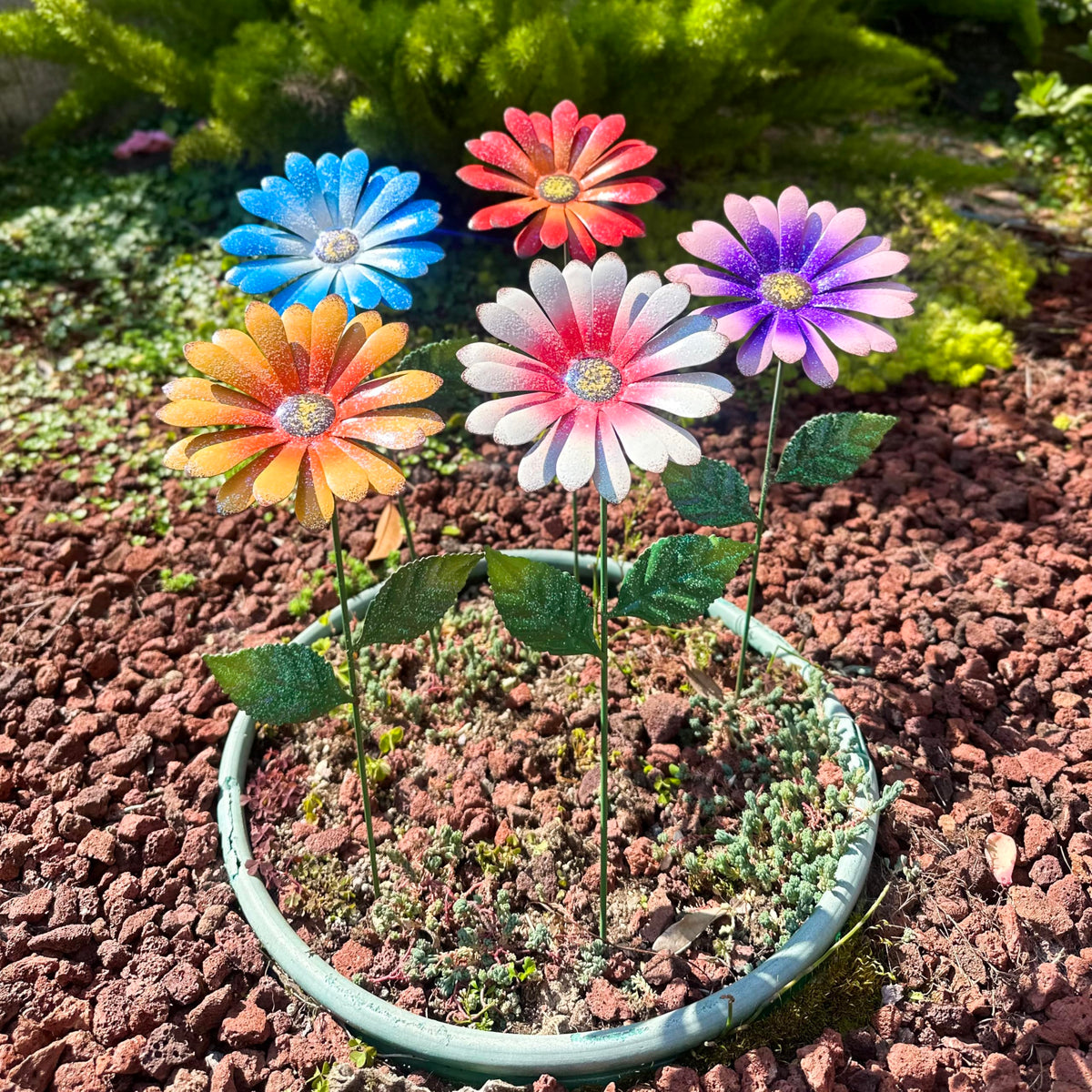 KEDONCHEN lawn art elevates gardens and planters with whimsical style.