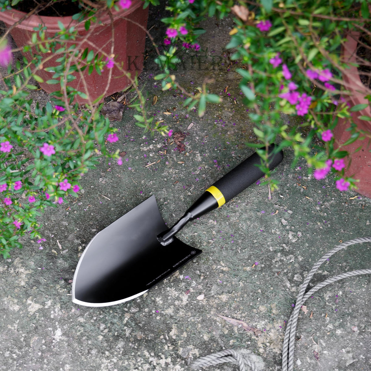 Kemaier durable tool handles fertilizer bag scooping and soil work.