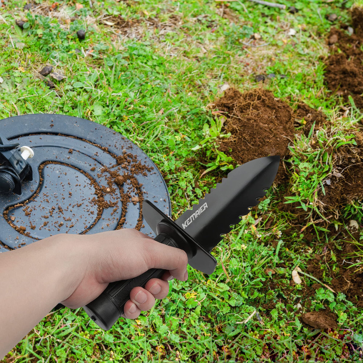Kemaier shovel shown during digging, loosening soil and planting tasks
