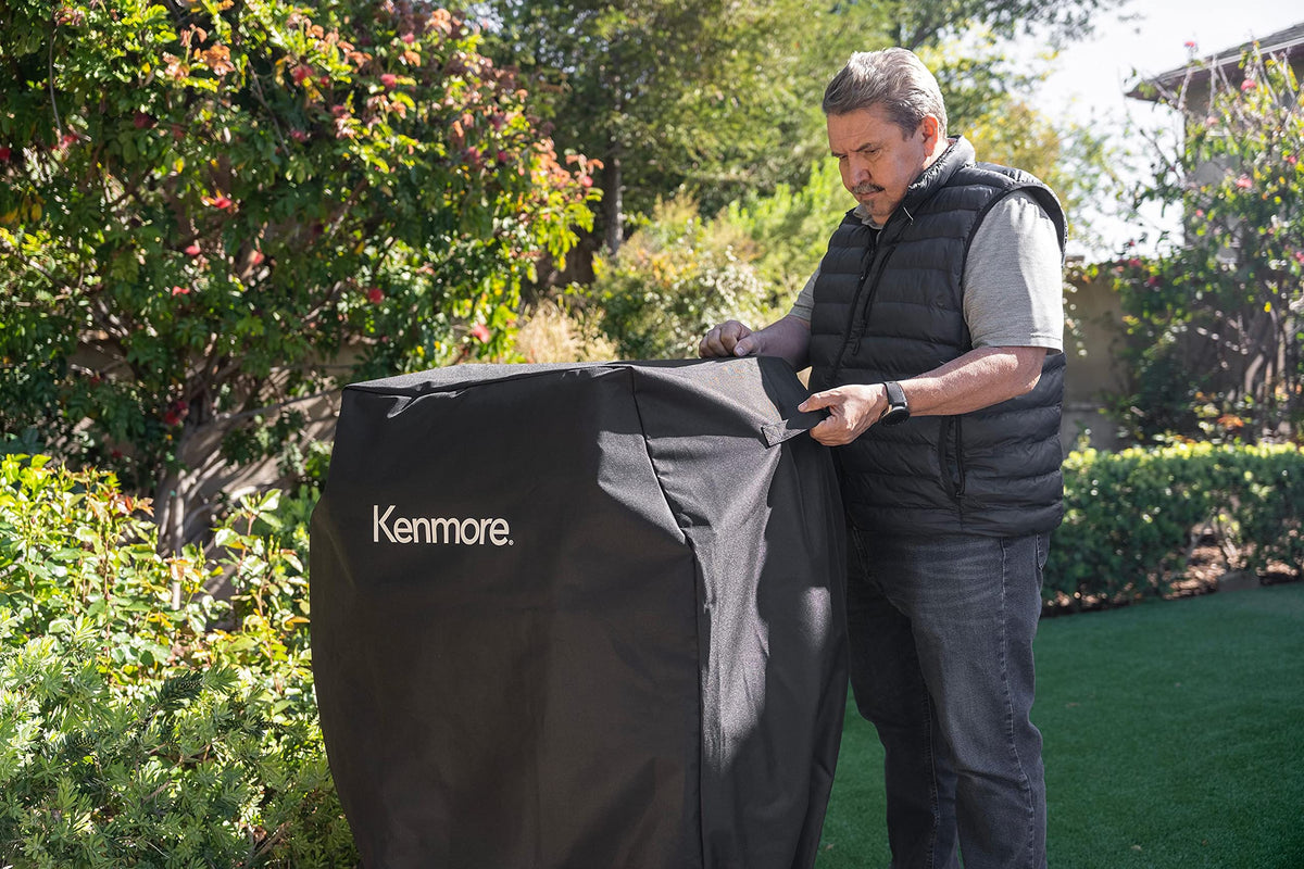 Universal-fit Kenmore 33-inch cover snugly fits 2- and 3-burner grills.