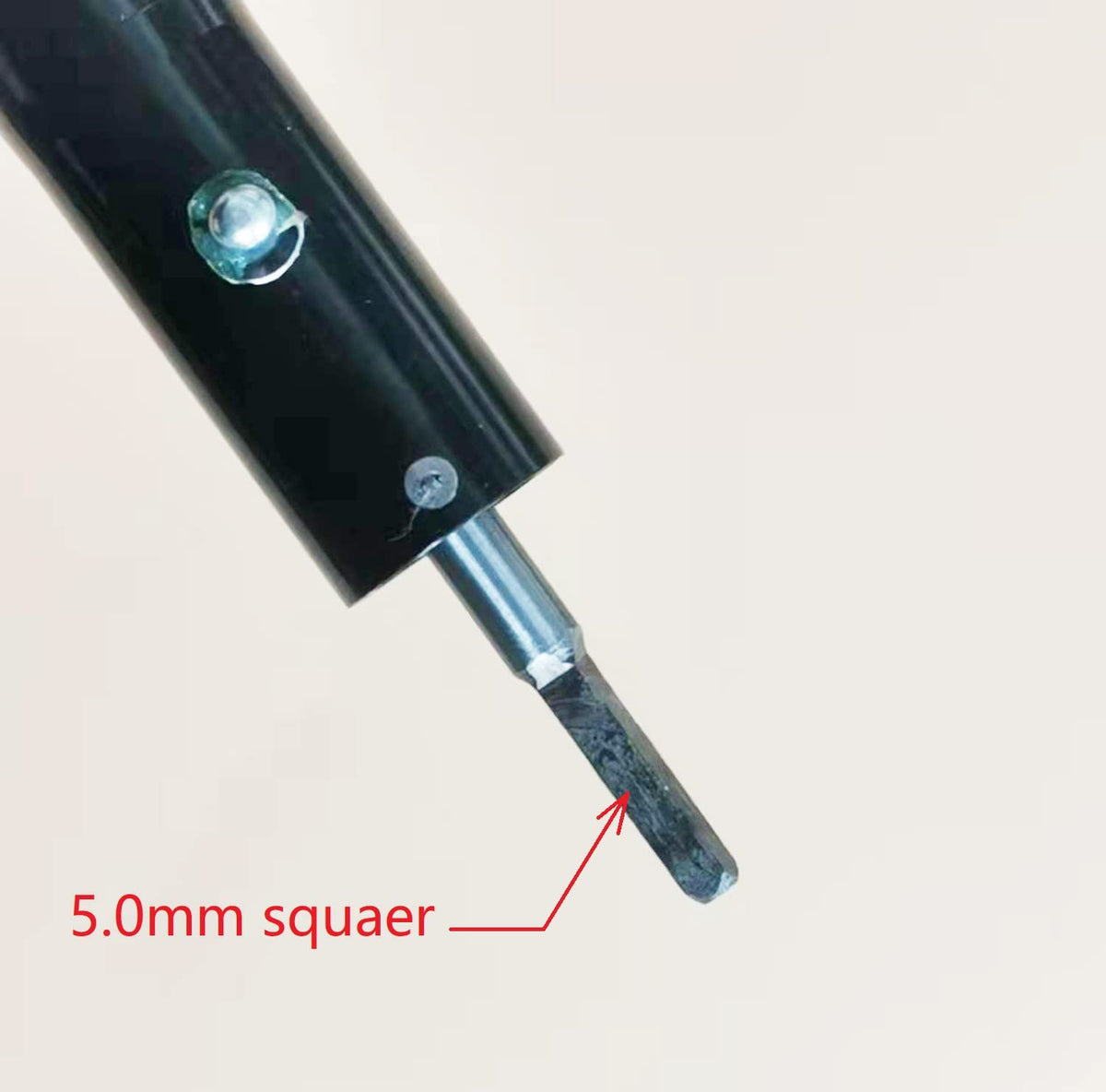 Kerlista lightweight aluminum body reduces fatigue during trimming