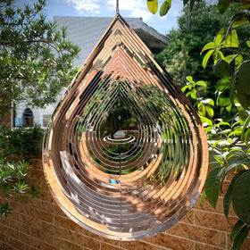 Kexsscai wind spinner 3D water droplets reflects sunlight for a vibrant garden display.