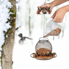 KIMCHOMERSE garden-friendly feeder doubles as decorative yard decor.