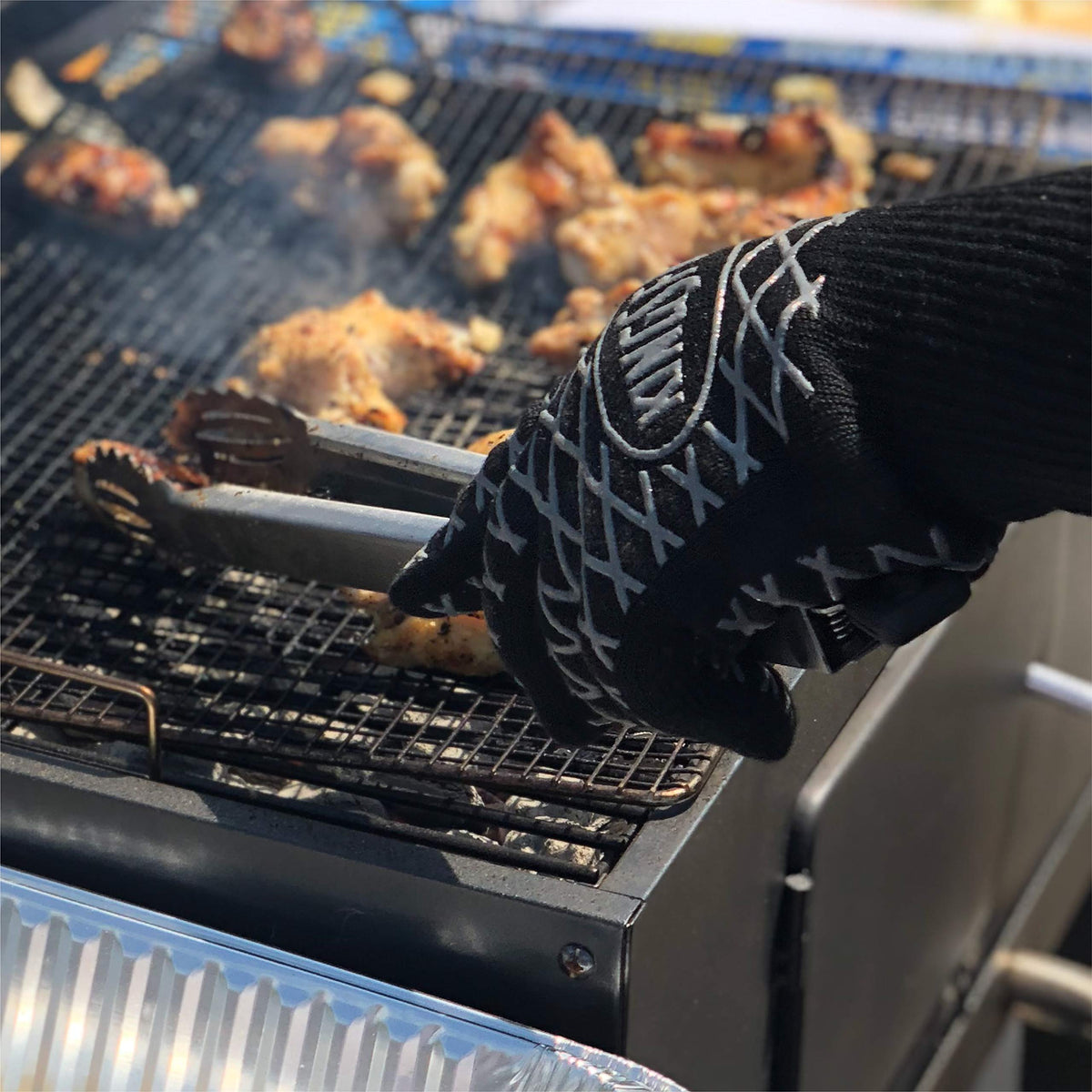 Kingsford gloves suitable for grilling, smoking, baking, and kitchen tasks.
