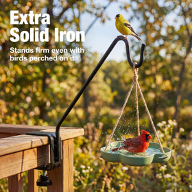 Kingsyard Middium deck hook shows rust-resistant coating for year-round use