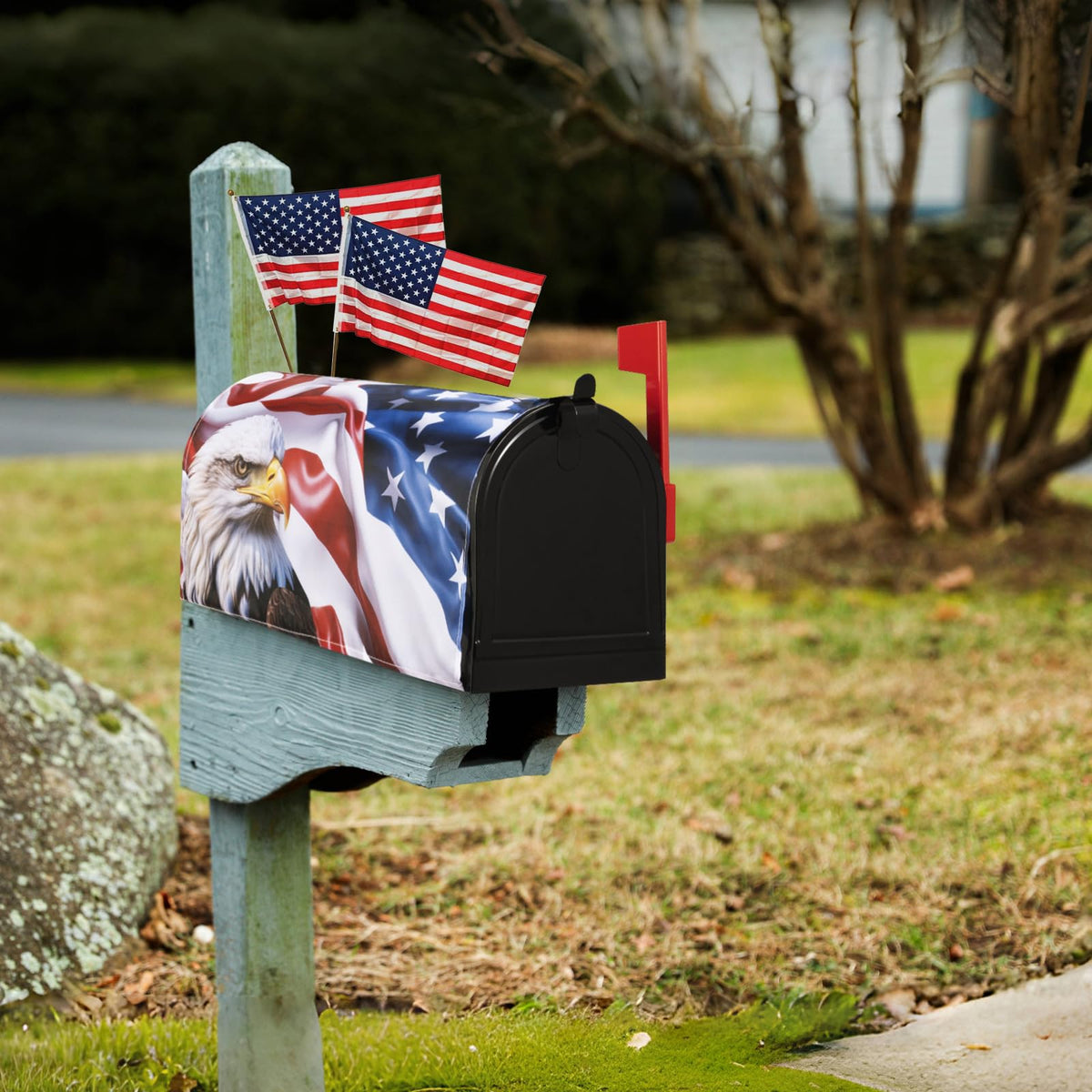 KIOYTLIK magnetic-closure mailbox cover stays secure in all weather conditions.