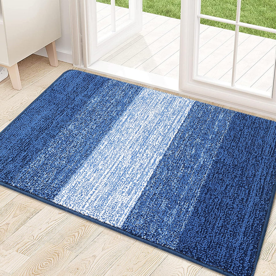 Kitinjoy door mat close-up shows soft microfiber texture that traps moisture