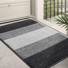 Kitinjoy gray indoor-outdoor door mat, close-up of moisture-trapping fibers.