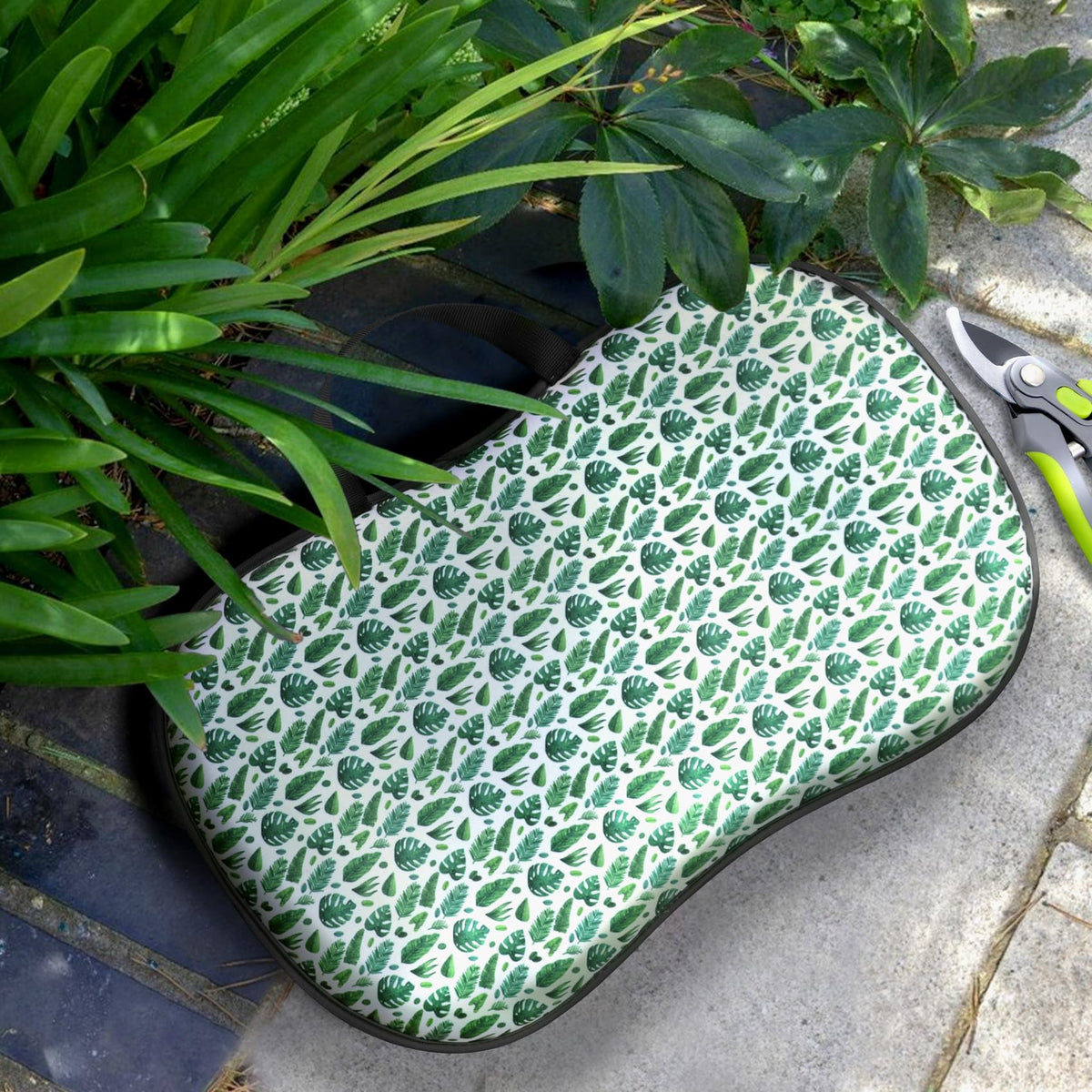 Klarg kneeling pad ideal for gardening tasks and pet care with ample surface area.