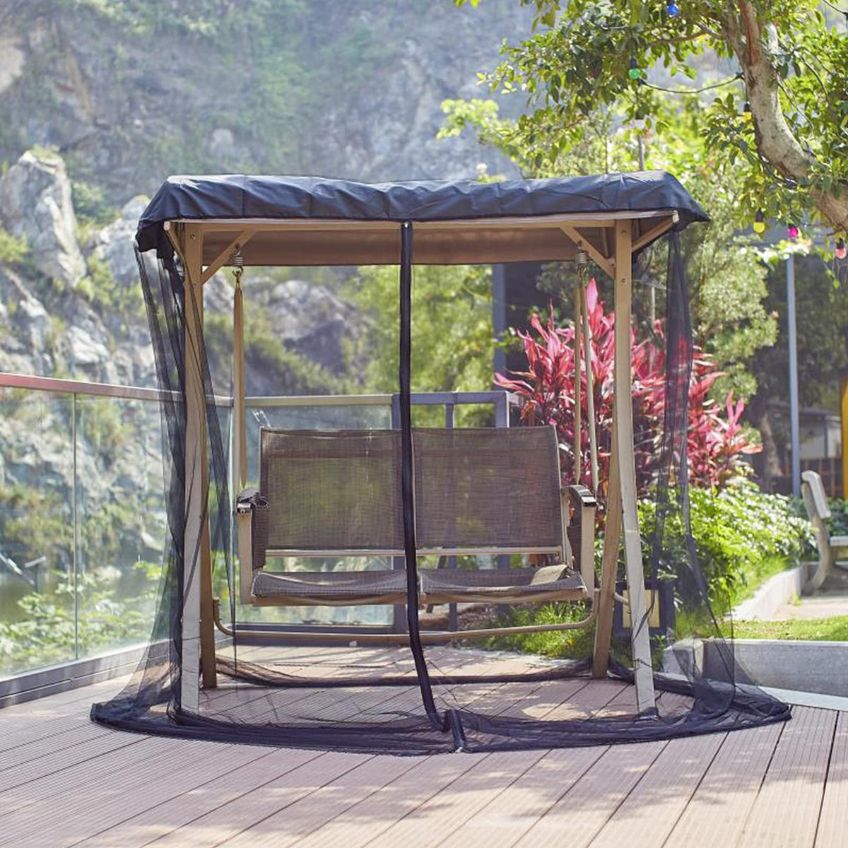 Kocuos three-person chair-size netting fits standard outdoor swings comfortably.