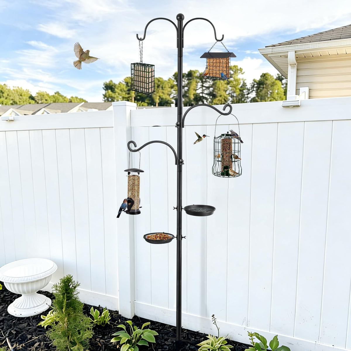 KOLAKO five-prong base provides stable stand in wind.