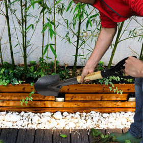 KOLEIYA rust-resistant coating keeps the shovel ready for outdoor use.