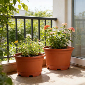 KPUVX modern red, brown, and black planters elevate home decor.