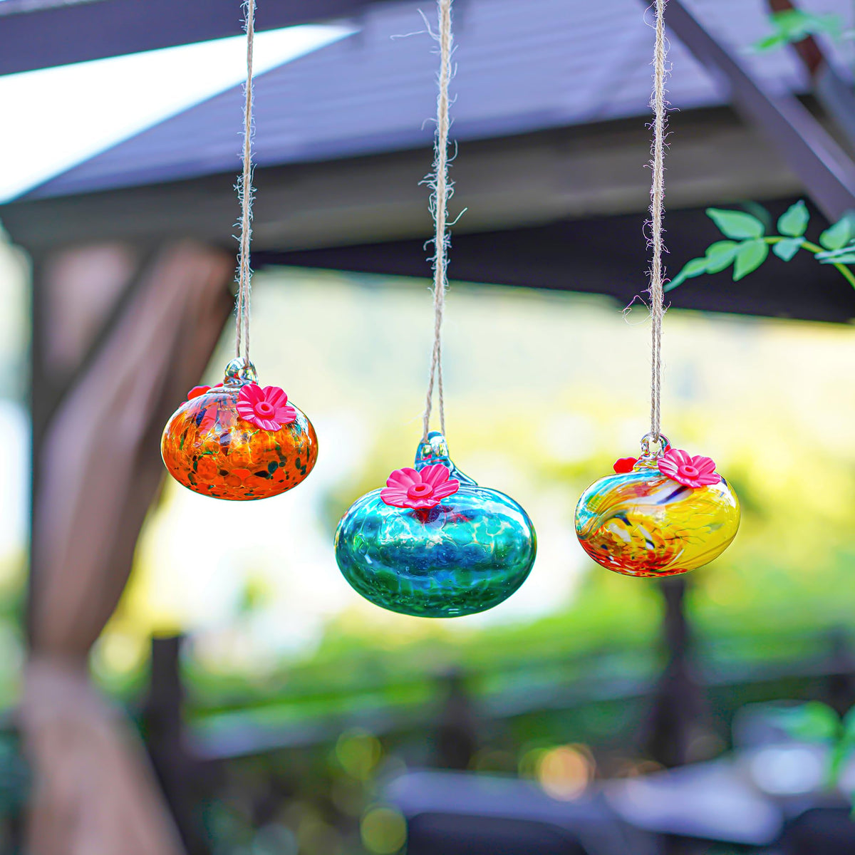 KRISININE ant-bee resistant feeder keeps feeding while lounging in the sun.