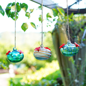KRISININE-compact-hummingbird-feeder-3-2-inch fits tight window views.