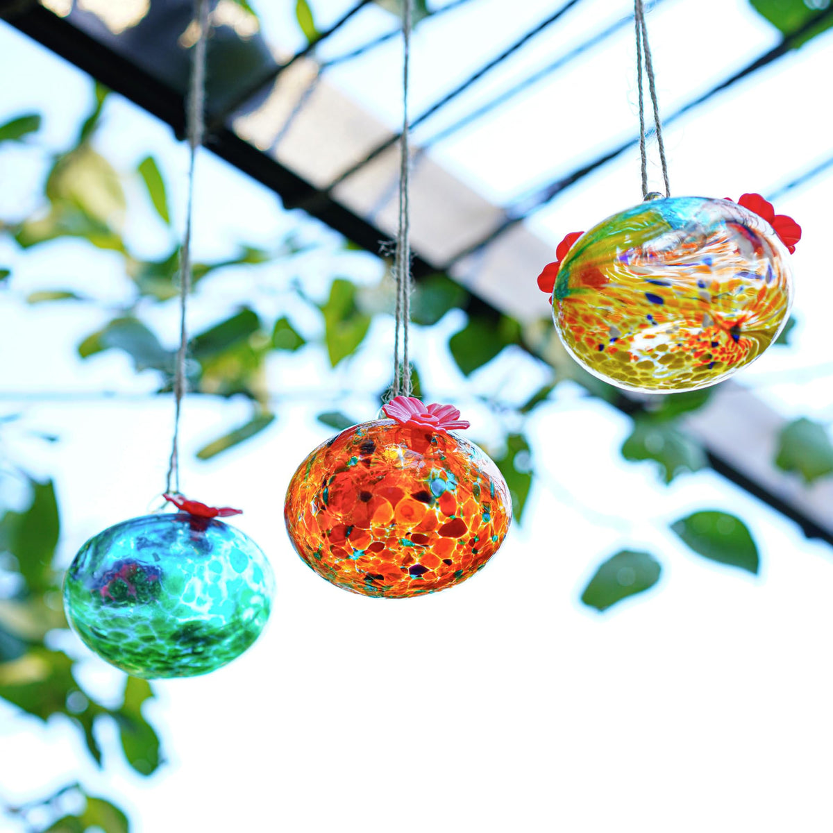 KRISININE gift-pack glass feeders provide a thoughtful present for gardeners.