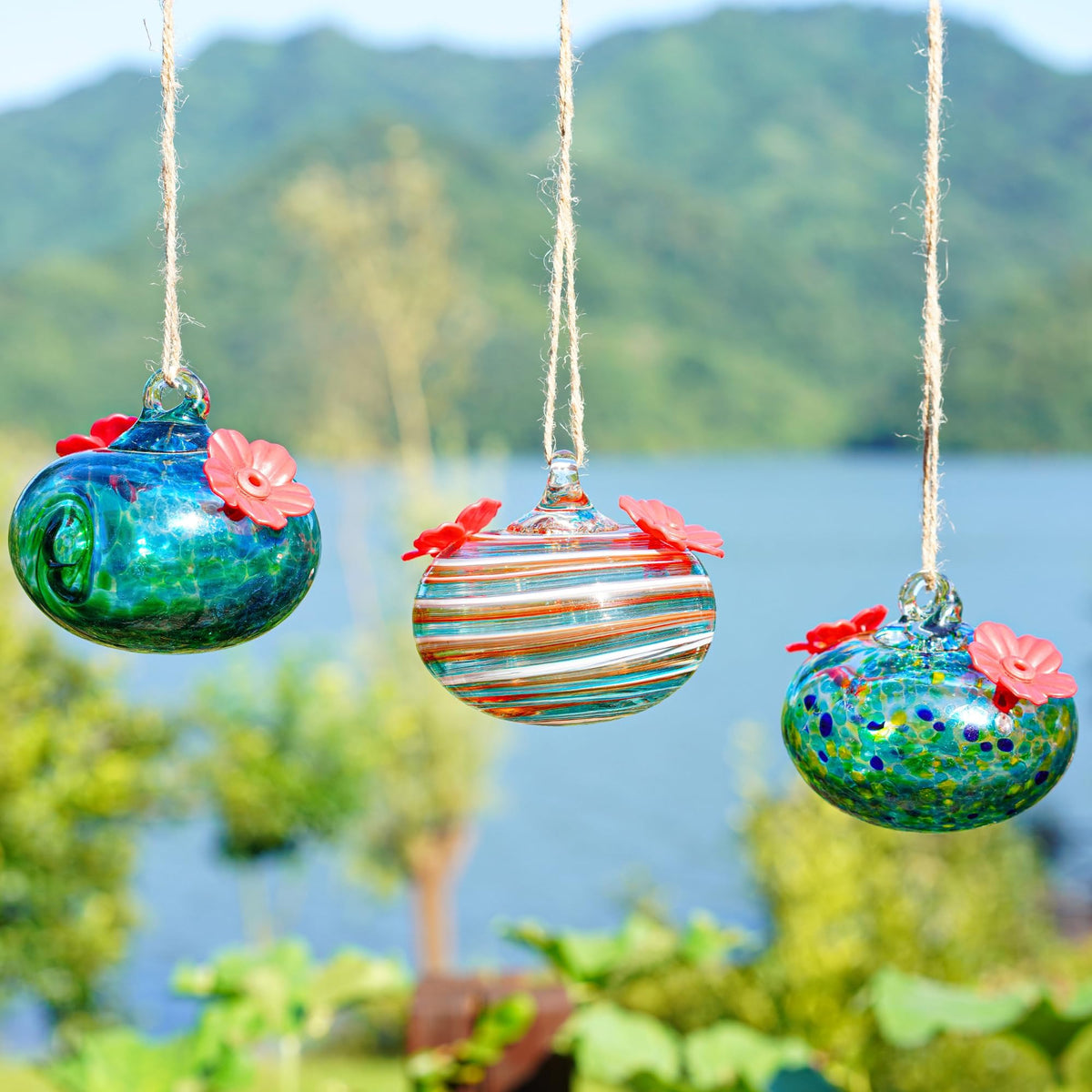 KRISININE-hanging-hook-twine provides easy setup on windows or pergolas.