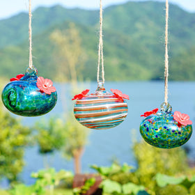 KRISININE-hanging-hook-twine provides easy setup on windows or pergolas.
