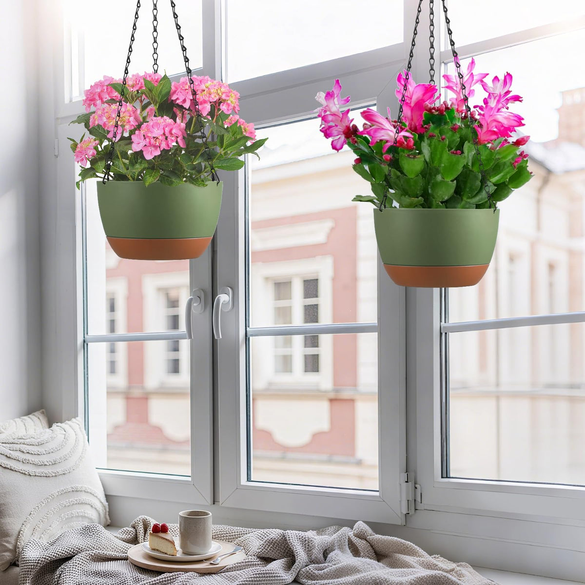 Kvetto Set2 hanging planter chains and hooks illustrate rustproof hardware for outdoors.