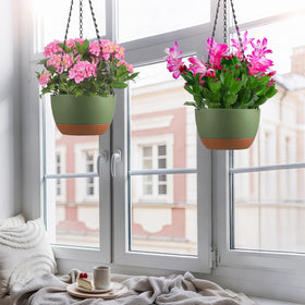 Kvetto Set2 hanging planter chains and hooks illustrate rustproof hardware for outdoors.