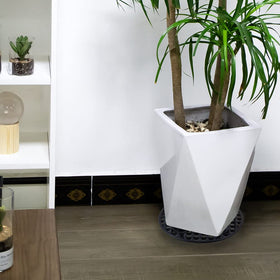KVMORZE drainage and airflow feature reduces water pooling under pots.