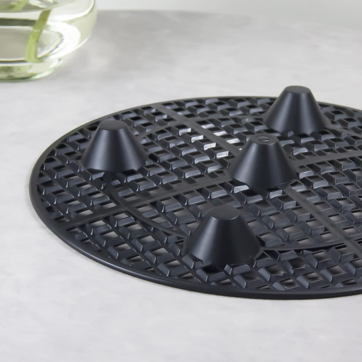 KVMORZE polypropylene plant riser offers durable, lightweight support.