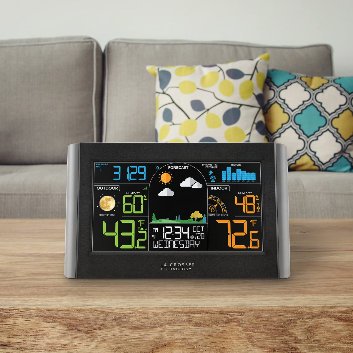 Wall-mountable or freestanding setup fits any space with the S77925-INT.