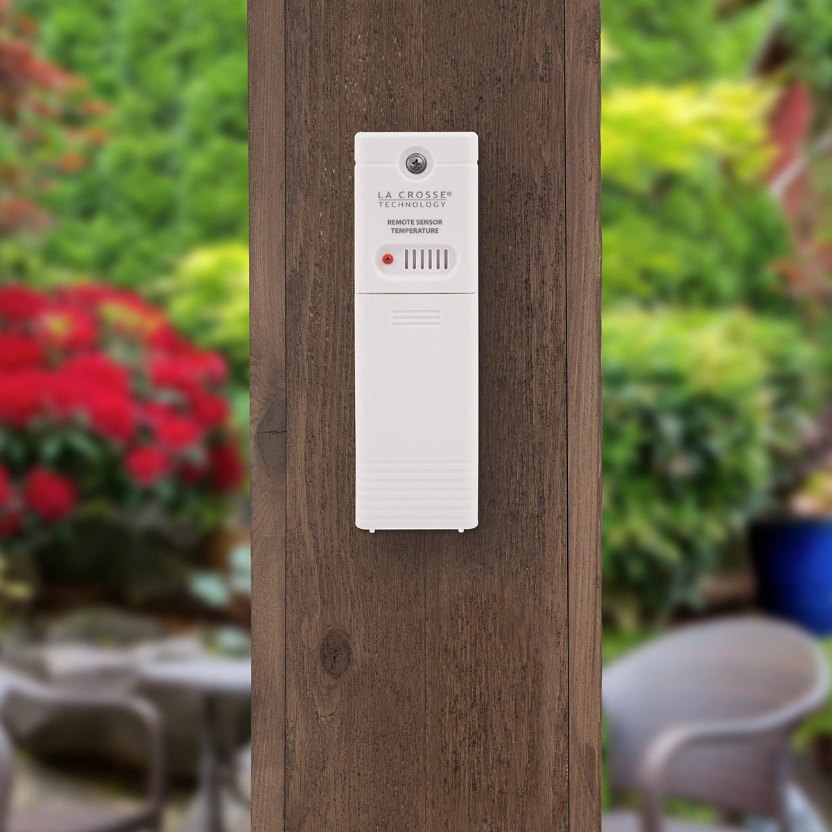 La Crosse Technology wall mount or desktop stand keeps the station accessible in any room.