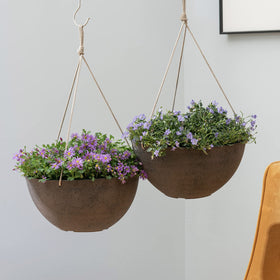 LA JOLIE MUSE included hooks enable quick indoor or outdoor hanging