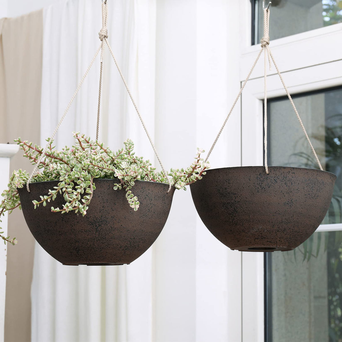 LA JOLIE MUSE weather-resistant planters withstand sun and frost